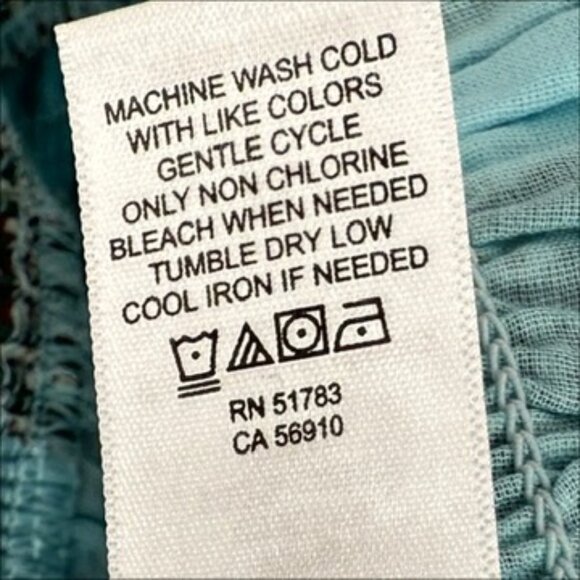 Maurices Medallion Smocked Puff Sleeve Blouse XL - Picture 9 of 10